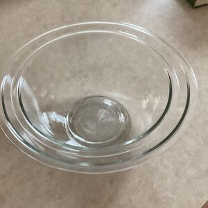 Set of 2 Clear Glass Pyrex Mixing Bowls.
